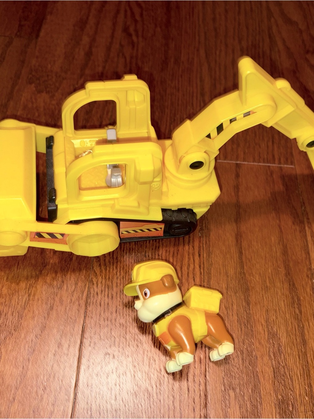 Paw Patrol Rubble Excavator Vehicle and Rubble Pup Figure in Yellow